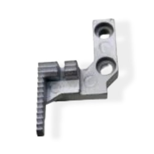 Diente de arrastre original Singer 550499 para fileteadora, ideal para mover la tela de forma pareja y lograr costuras precisas.