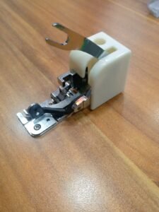 CY-10 PRENSATELA PARA FILETEA Y CORTA 
