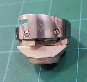 Accesorio para máquina Pfaff 463, compatible y resistente. Mejora la precisión, estabilidad y rendimiento en cada costura con fácil instalación