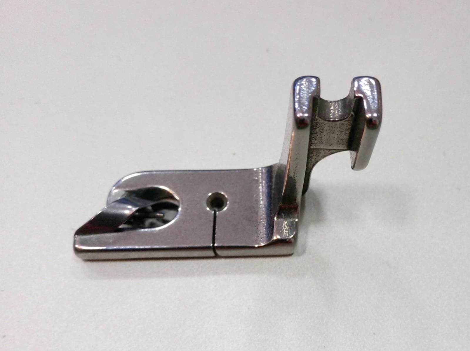 Prensatela dobladillo pañuelo 5.6 mm – Ref. 120840 - Imagen 4