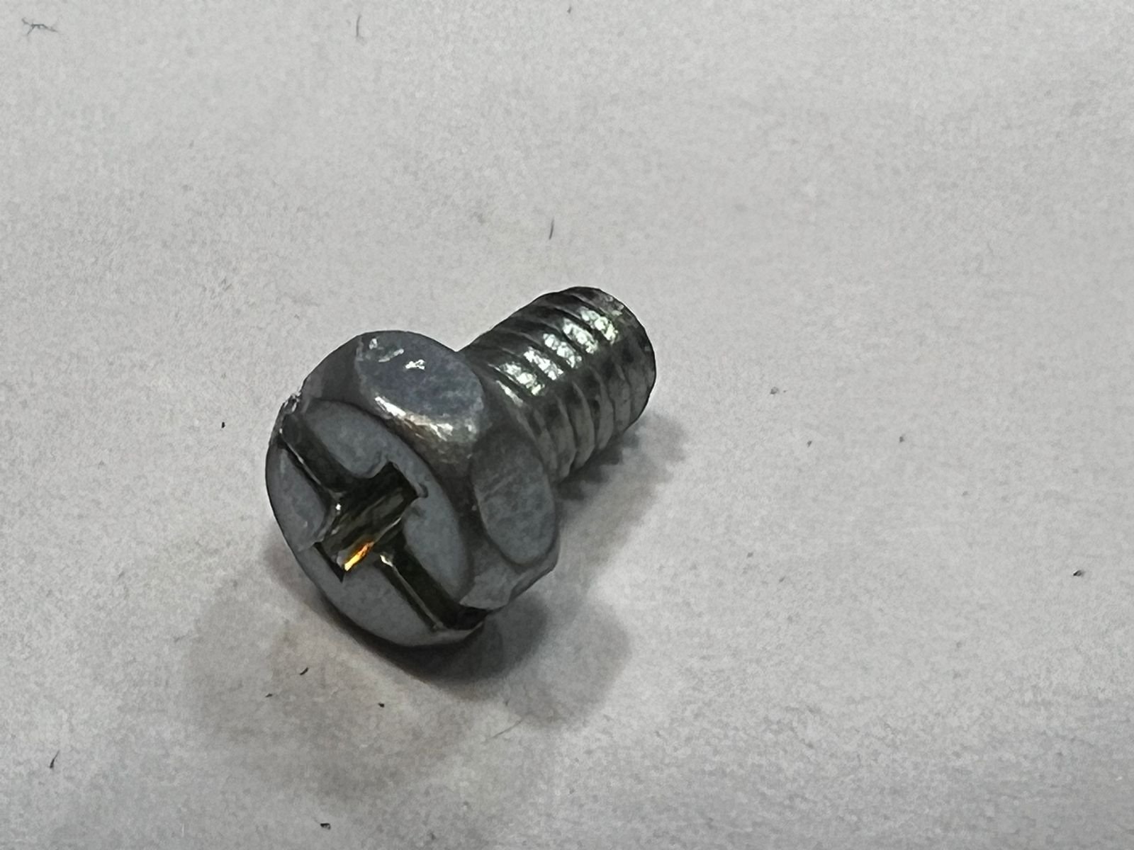 624303008 TORNILLO DE MAQUINA DE COSER JANOME - Imagen 4