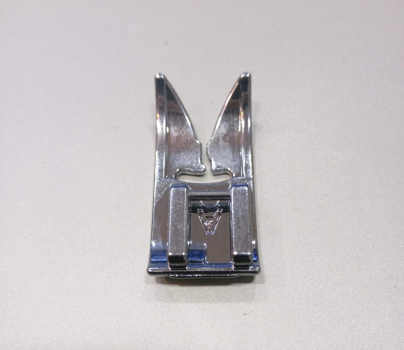 Base Prensatela Zigzag 9mm para Máquina 4423 - Imagen 4