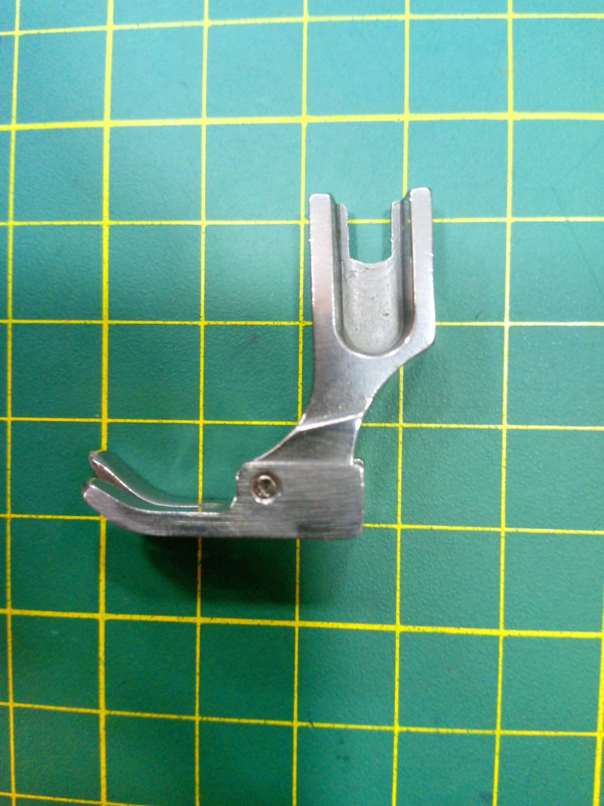 Prensatela P24983 para Costura Recta en Máquina Plana - Imagen 2