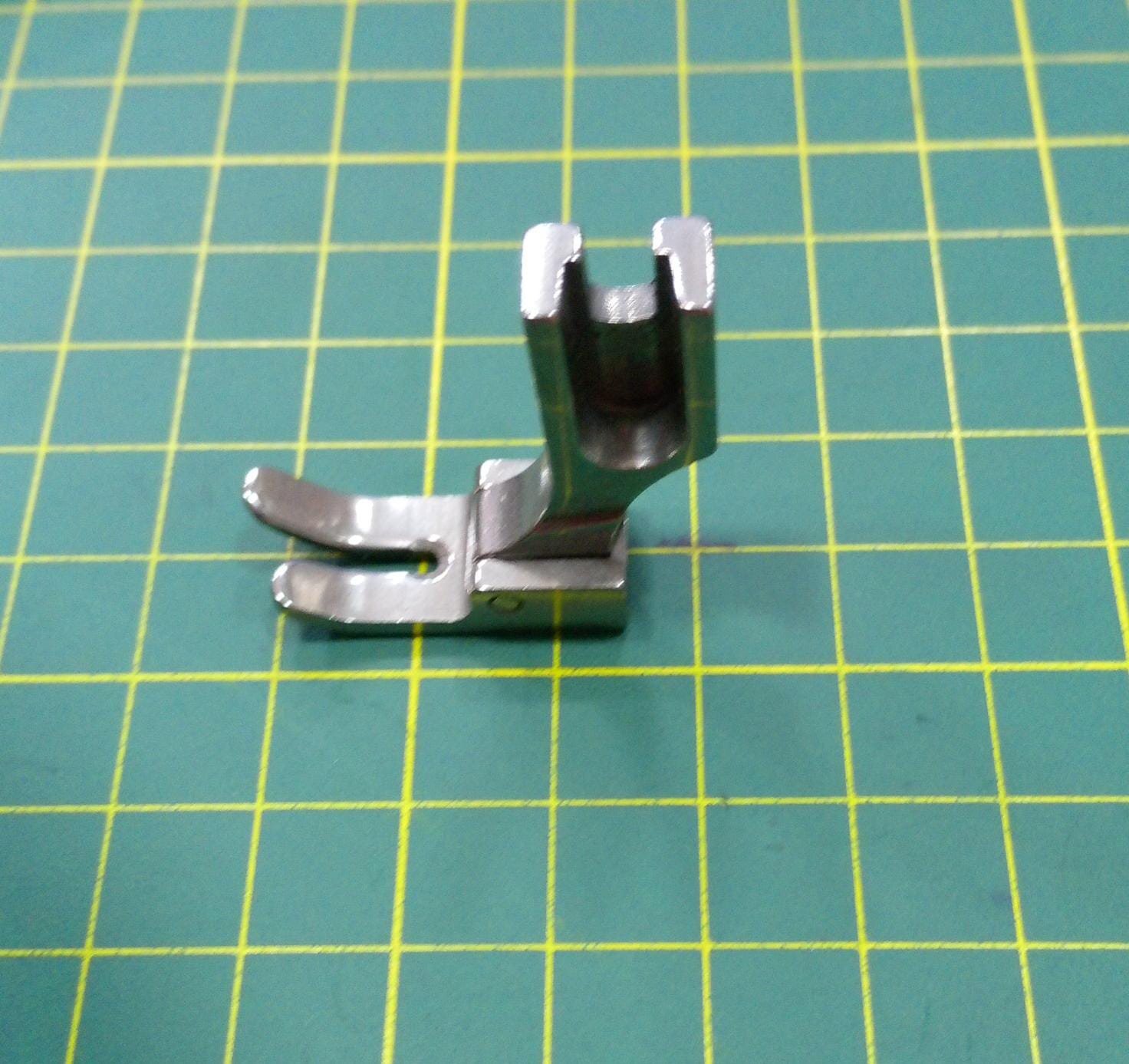 Prensatela P24983 para Costura Recta en Máquina Plana - Imagen 3