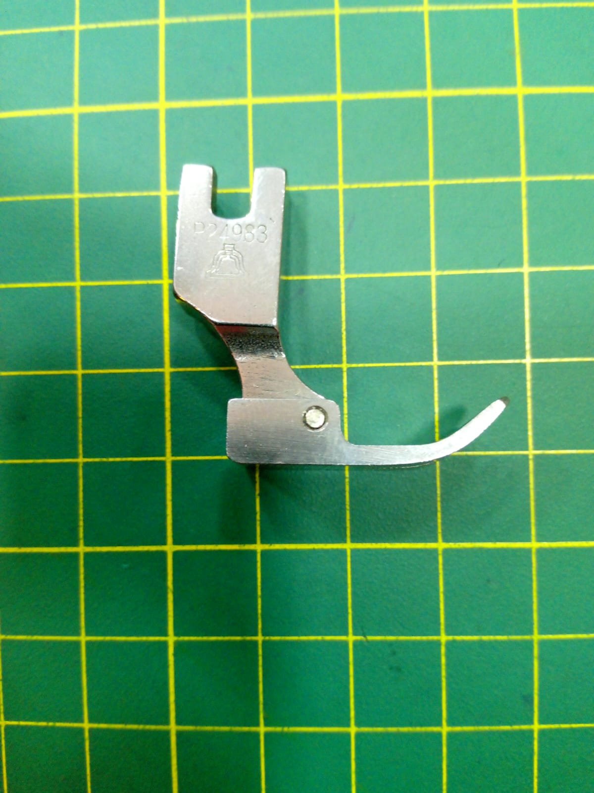 Prensatela P24983 para Costura Recta en Máquina Plana - Imagen 4