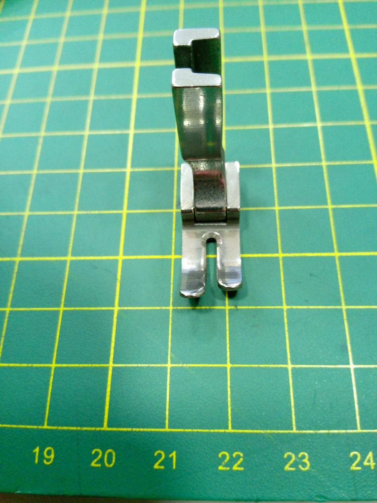 Prensatela P24983 para Costura Recta en Máquina Plana - Imagen 5