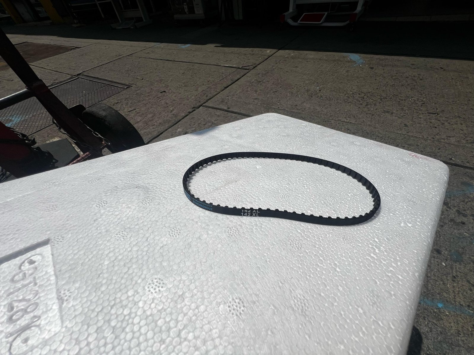 Correa 142XL para motor de fileteadora BL4-434D - Imagen 2
