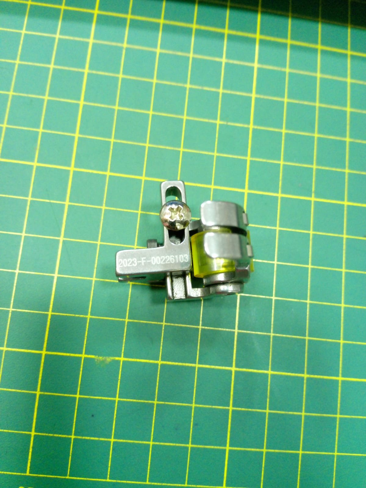 Prensatela Rodante en Goma JY351 para Máquina de Coser - Imagen 6