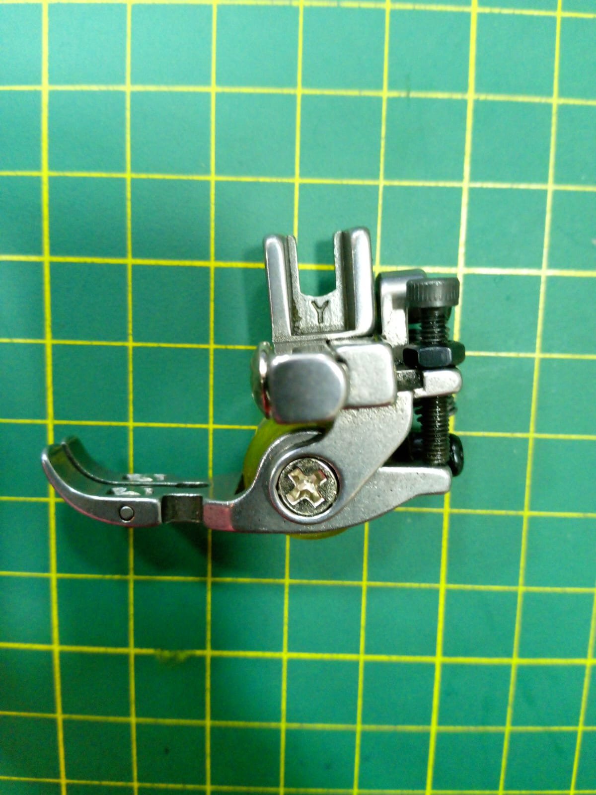 Prensatela Rodante en Goma JY351 para Máquina de Coser - Imagen 3