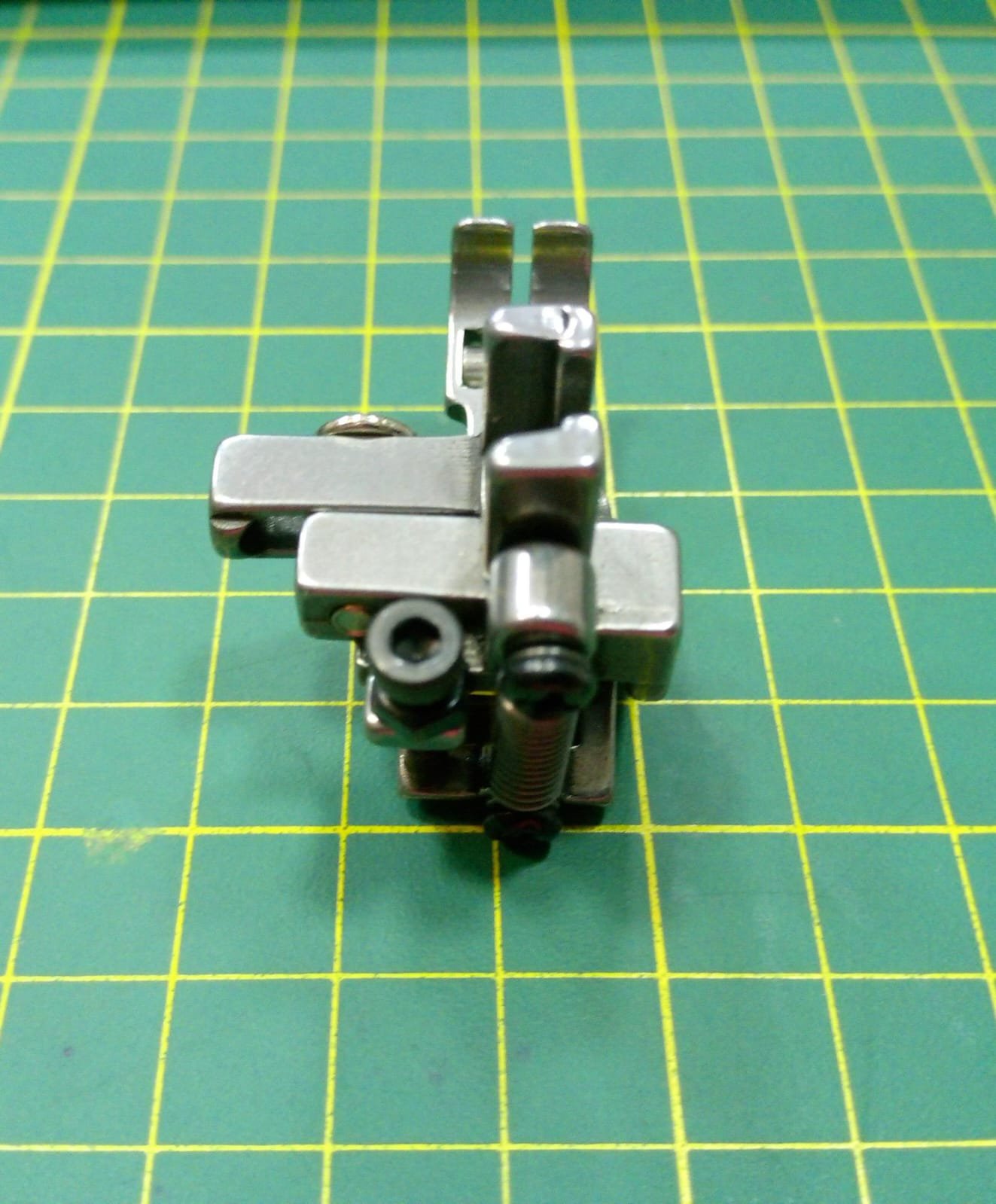 Prensatela Rodante en Goma JY351 para Máquina de Coser - Imagen 5