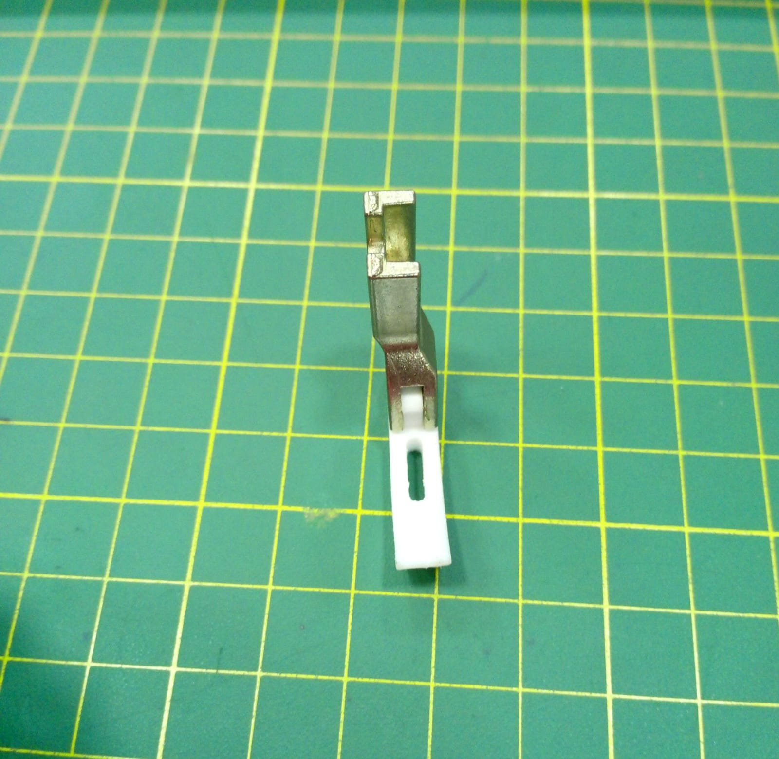 Prensatela T363 de Teflón para Cierre Doble - Imagen 4