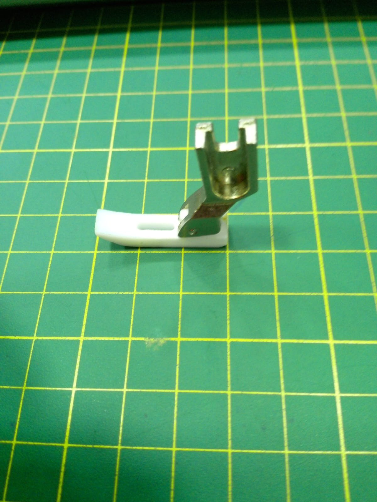 Prensatela T363 de Teflón para Cierre Doble - Imagen 2